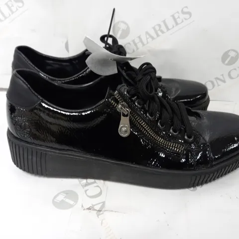 BOXED PAIR OF RIEKER TRAINERS WITH ZIP IN BLACK UK SIZE 6.5