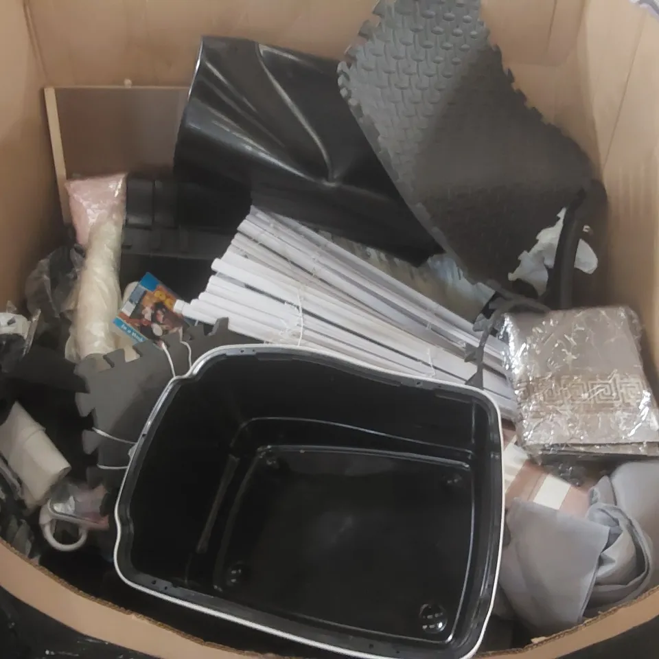 PALLET CONTAINING A VERY LARGE QUANTITY OF ASSORTED CONSUMER PRODUCTS INCLUDING: DISPOSABLE CUPS, BLINDS, SHOES, DVD ECT
