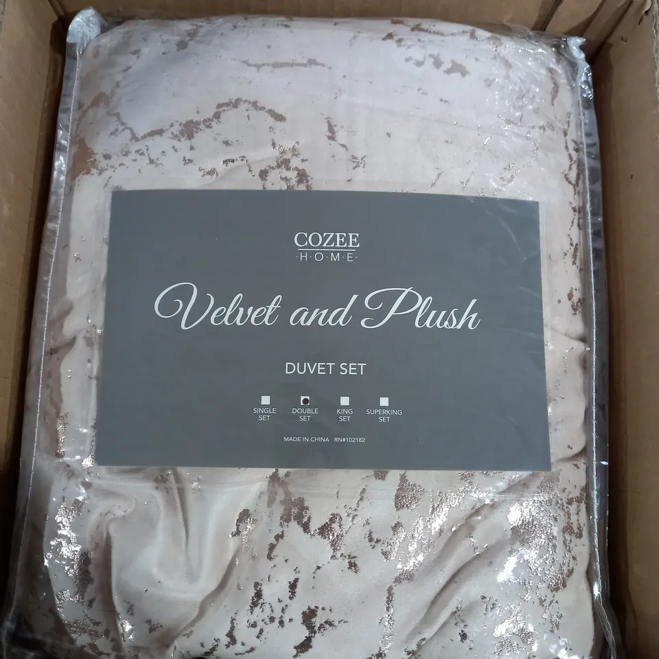 COZEE HOME VELVET AND PLUSH DUVET SET IN GOLD - DOUBLE 