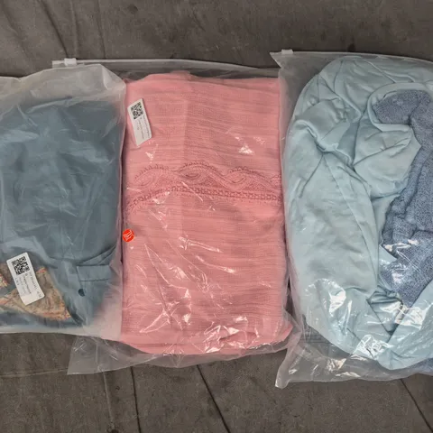 APPROXIMATELY 25 ASSORTED CLOTHING AND FASHION PRODUCTS IN VARIOUS STYLES AND SIZES - COLLECTION ONLY