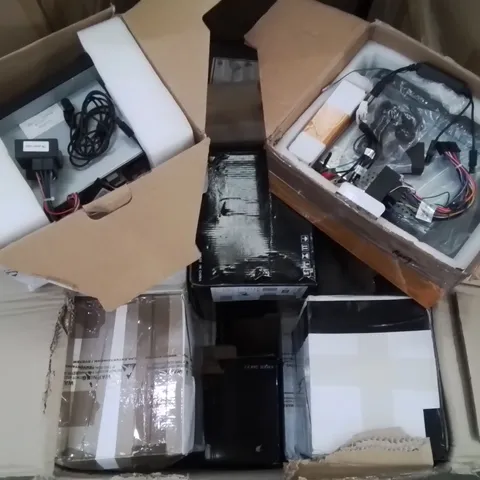 LARGE BOX CONTAINING ASSORTED CAR MULTIMEDIA SYSTEM INTERFACES // MODELS VARY