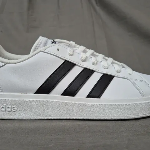 BOXED PAIR OF ADIDAS GRAND COURT BASE 2.0 SHOES IN WHITE/BLACK UK SIZE 10