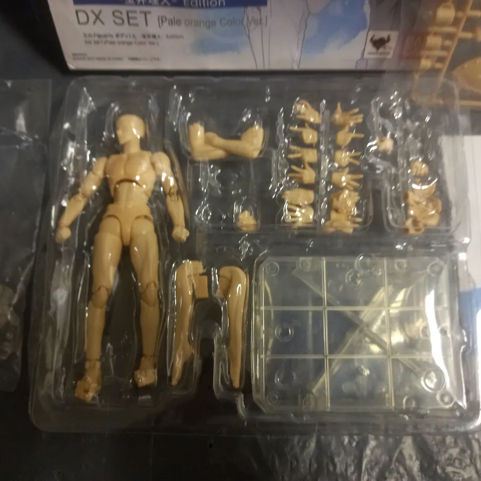 S.H.F FIGUARTS DX SET POSEABLE FIGURINE