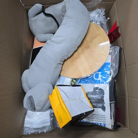 BOX OF APPROXIMATELY 15 ASSORTED ITEMS TO INCLUDE: ALARM CLOCK