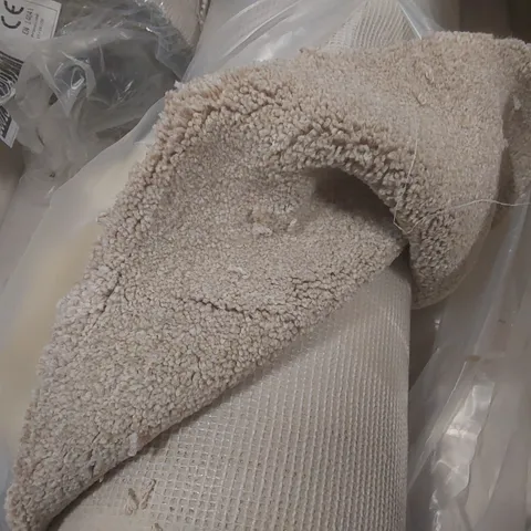 ROLL OF QUALITY STS HERITAGE LUXURY CREAM CARPET - APPROXIMATELY 2.68 x 4m