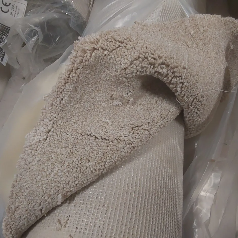ROLL OF QUALITY STS HERITAGE LUXURY CREAM CARPET - APPROXIMATELY 2.68 x 4m