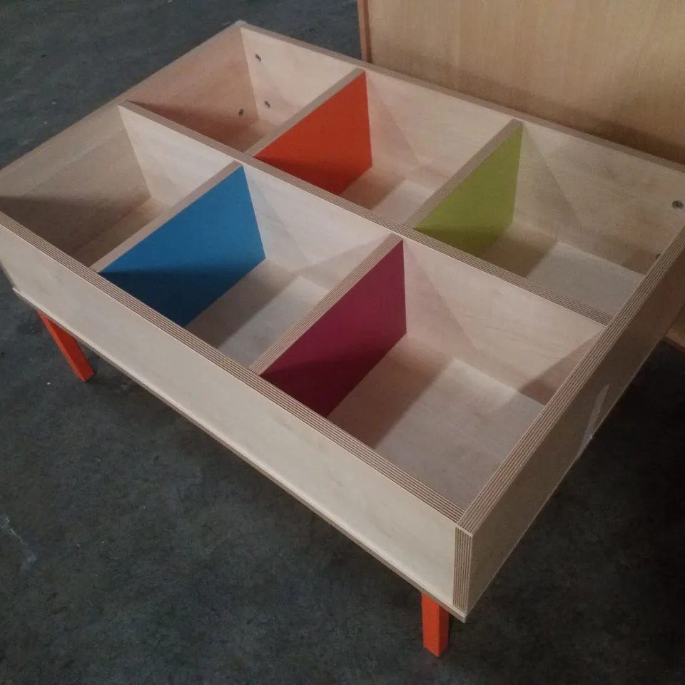 MAPLE 6 BAY KINDERBOX WITH LEGS 886×602×433MM