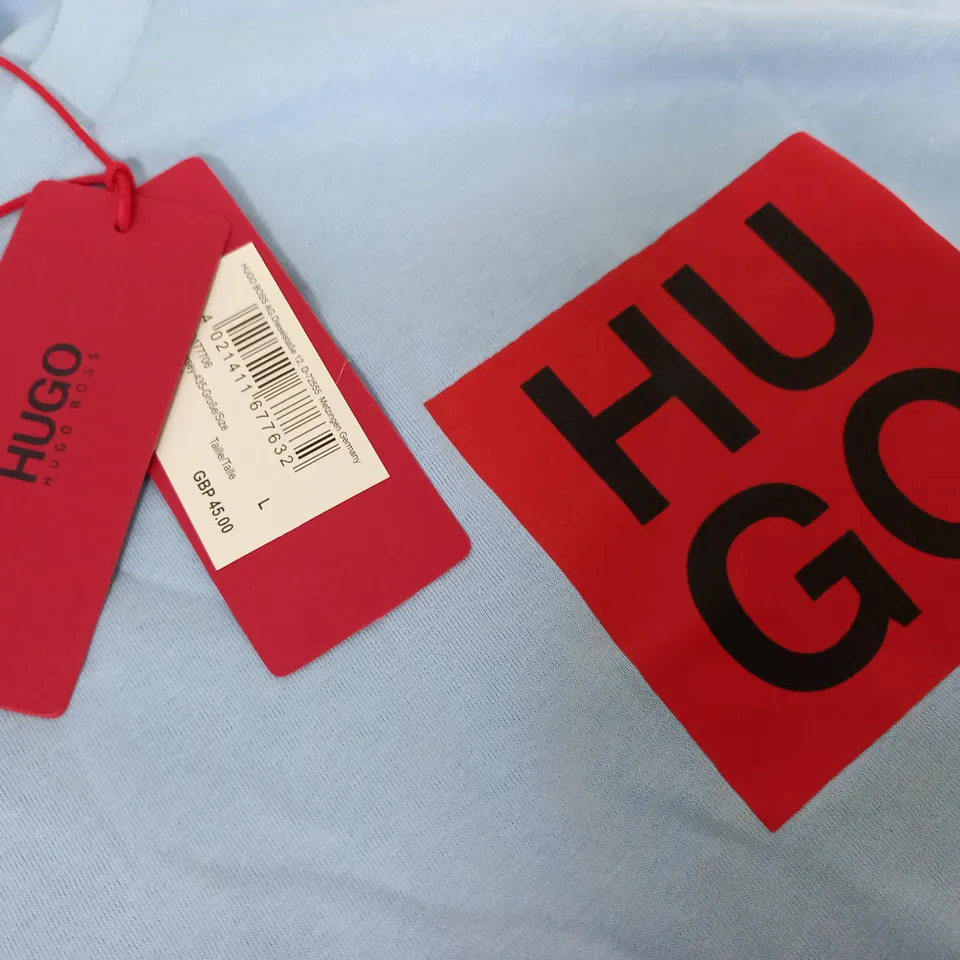 HUGO BOSS BLOCK LOGO TEE IN LIGHT BLUE - L