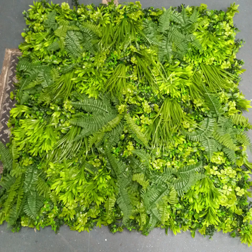 BUNDLE BERRY BY AMANDA HOLDEN LIVING WALL - COLLECTION ONLY