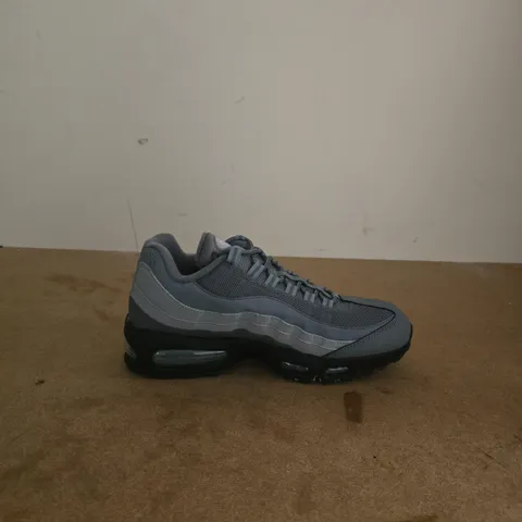 NIKE AIR MAX 95 UK SIZE 8