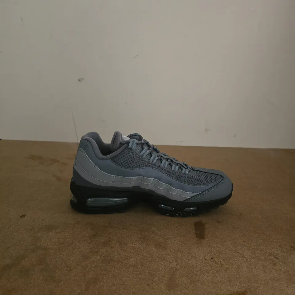 NIKE AIR MAX 95 UK SIZE 8