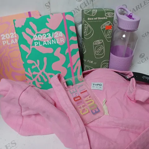 APPROXIMATELY 9 COTTON ON ITEMS INCLUDING EXTRA LARGE PINK TOTE BAG, 2023/2024 PLANNERS AND PURPLE WATER BOTTLE