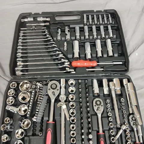 SOCKET & RATCHET TOOL SET IN CARRY CASE
