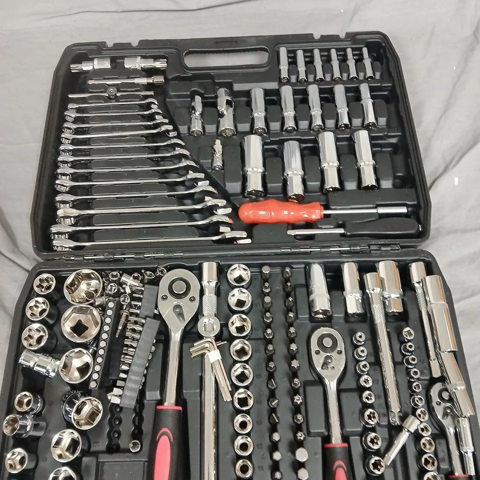 SOCKET & RATCHET TOOL SET IN CARRY CASE