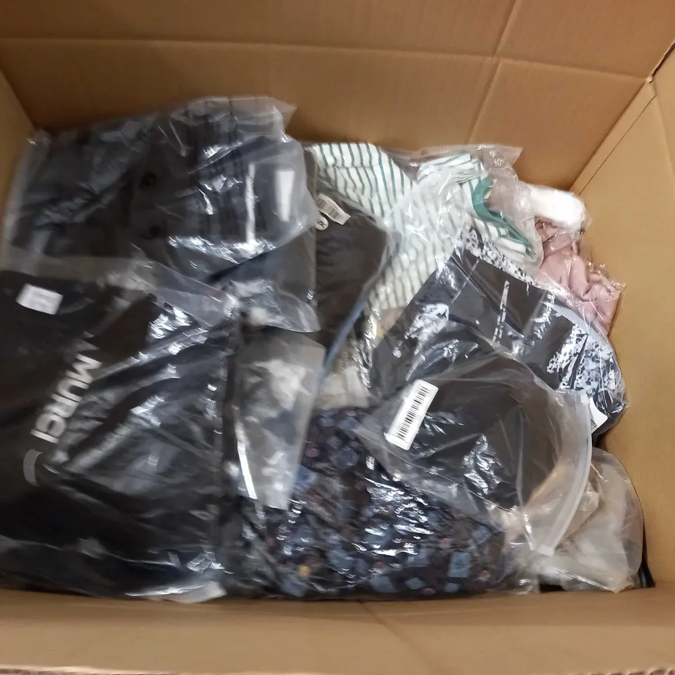 LARGE QUANTITY OF ASSORTED BAGGED CLOTHING ITEMS TO INCLUDE IN THE STYLE AND BOOHOO MAN