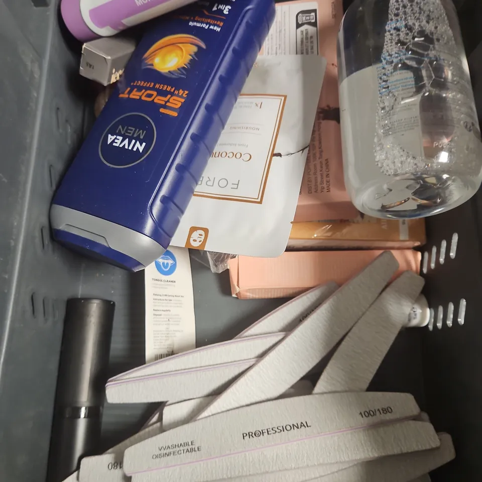 APPROXIMATEY 20 ASSORTED HEALTH AND BEAUTY PRODUCTS TO INCLUDE - PALMOLIVE SHOWER GEL - CERAVE INTENSIVE MOISTURISING LOTION - HAIR CLIPS - ETC