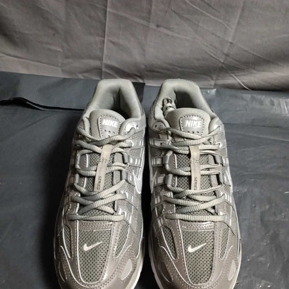 UNBOXED PAIR OF NIKE P6000 TRAINERS - UK SIZE 7.5