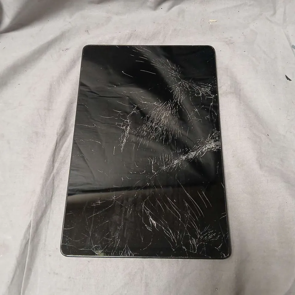 SAMSUNG TABLET – BLACK, CRACKED SCREEN