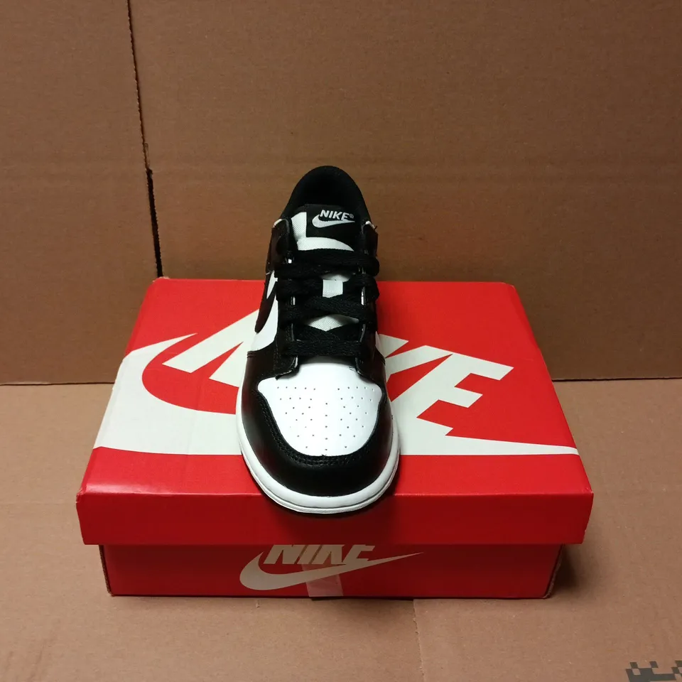 BOXED PAIR OF NIKE DUNK LOW TRAINERS IN WHITE/BLACK - UK 12.5