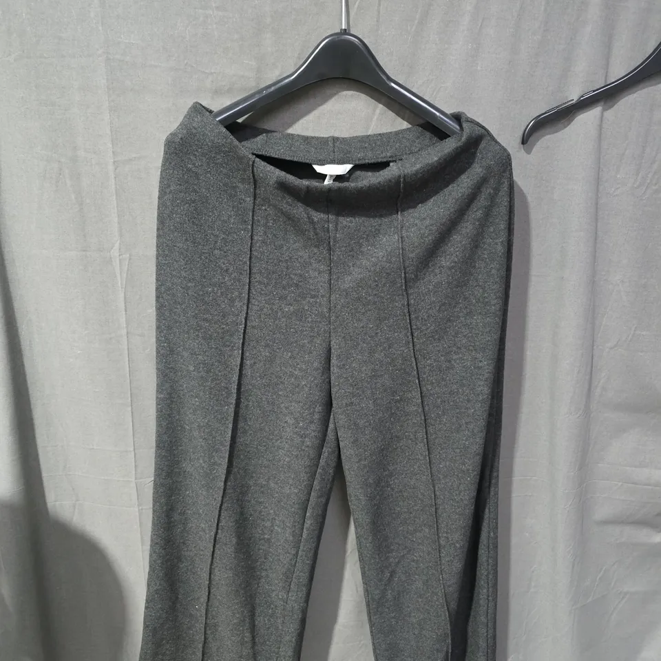 BOX OF APPROXIMATELY 25 CLOTHING ITEMS INCLUDING: JDY HOODED GILLET, H&M PANTS AND PURPLE SEASALT CORNWALL TURTLENECK LONG-SLEEVED TOP.