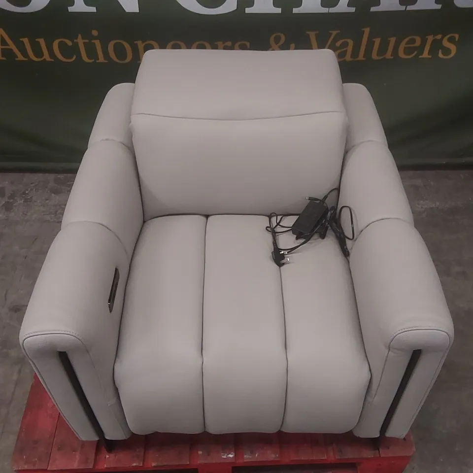 QUALITY DESIGNER ITALIAN MADE LEATHER UPHOLSTERED GIORGIO SCALE DOWN ARMCHAIR