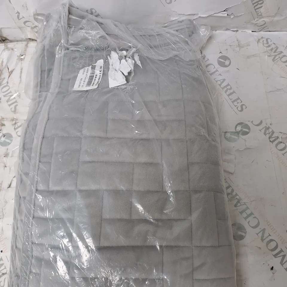 LUXRY GREY PADDY QUILT 