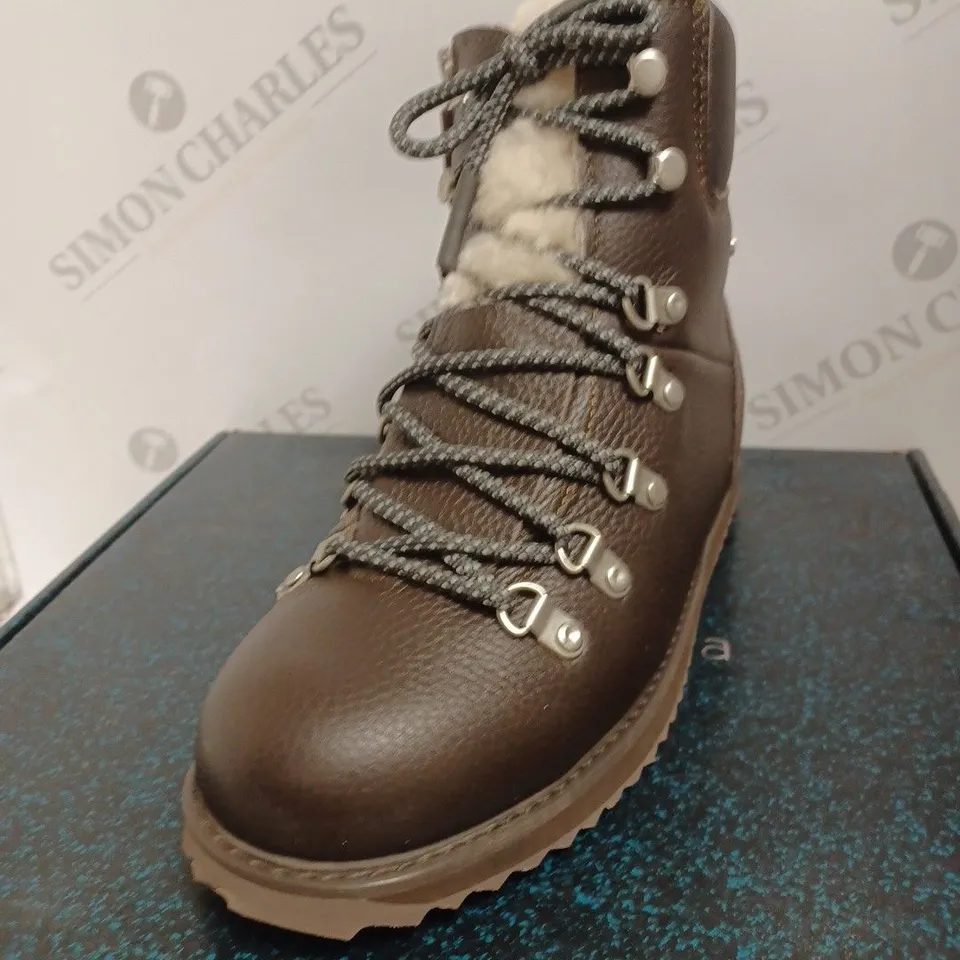 BOXED EMU LARAWAG LEATHER BOOTS, ESPRESSO - SIZE 6 