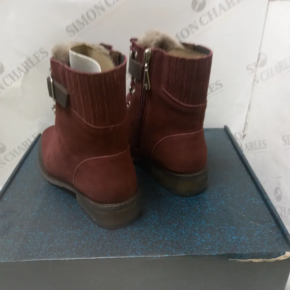 BOXED EMU AUSTRALIA MIX BOOTS - SIZE 5
