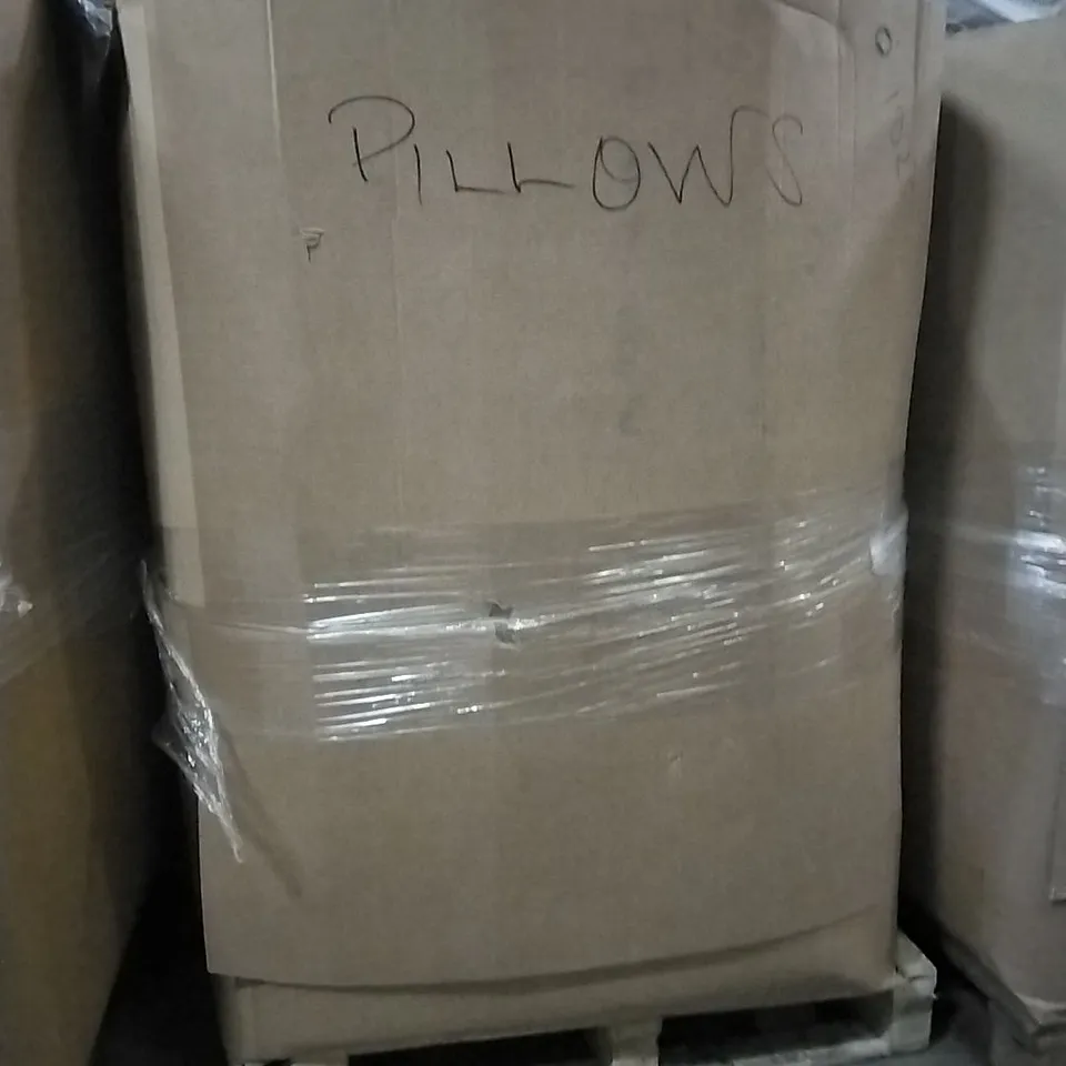 PALLET CONTAINING ASSORTED PILLOWS 