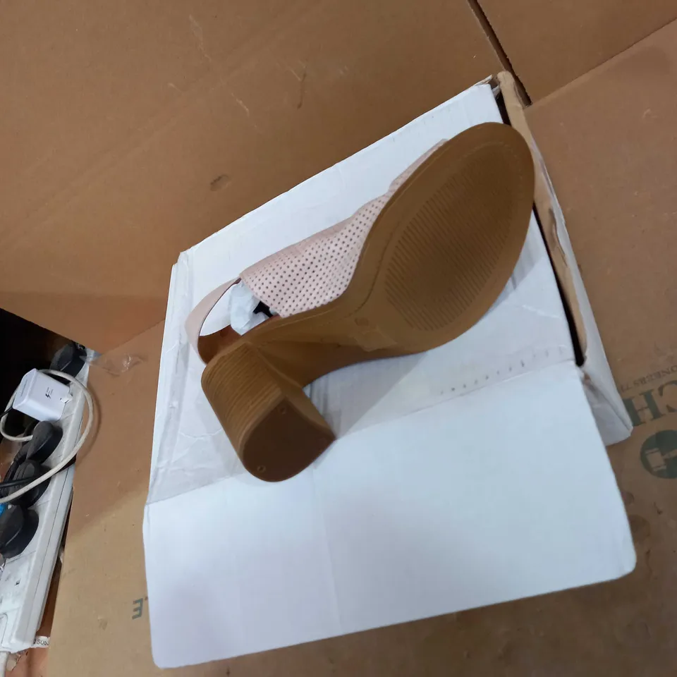 MODA STYLE PNK HIGH HEELS SIZE 5 