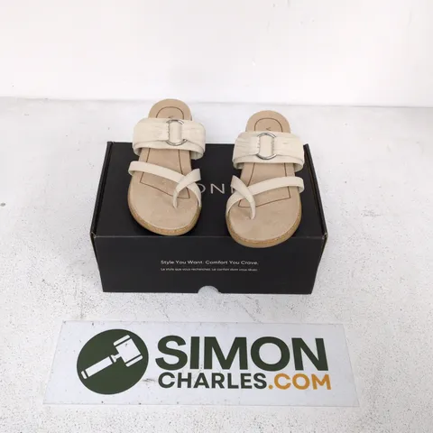 VIONIC WOMEN’S BEIGE STRAPPY SANDALS WITH CORK FOOTBED – SILVER RING ACCENT SIZE 7