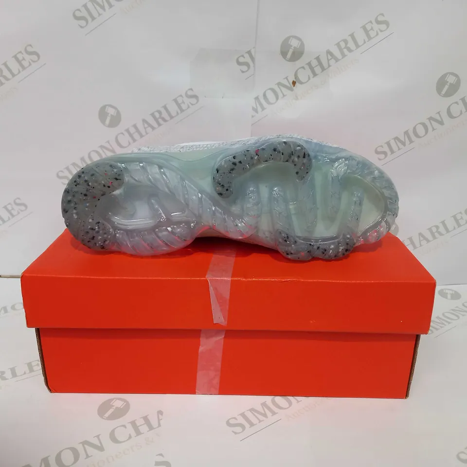 NIKE AIR VAPORMAX 2021 FK IN WHITE/CLEAR - UK 6 