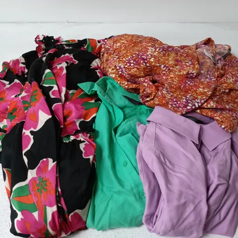 APPROXIMATELY 20 ASSORTED CLOTHING ITEMS IN VARIOUS SIZES, STYLES & COLOURS TO INCLUDE BRANDS SUCH AS RUTH LANGSFORD, KIM & CO, MALISSA J, ETC - COLLECTION ONLY