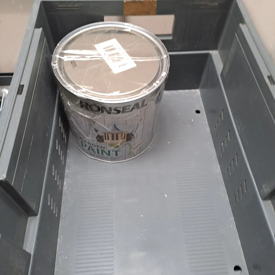 LOT OF 3 PAINT PRODUCTS TO INCLUDE RONSEAL, TITAN AND DULUX