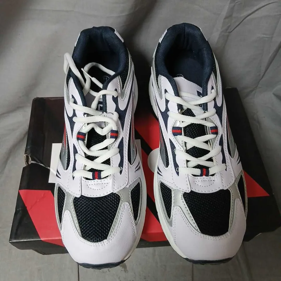 R-DEK VENUS III/IV TRAINERS – WHITE/NAVY/BLACK UK 11 