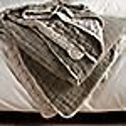 SECRET LINEN STORE VIVIENNE  100% COTTON QUILTED THROW GREEN DOUBLE