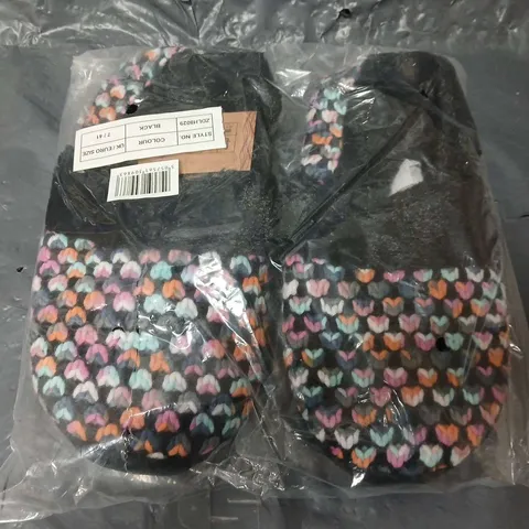 APPROXIMATELY 16 DUNLOP LADIED QUILTED SLIPPERS IN BLACK MULTI - SIZE 7/41