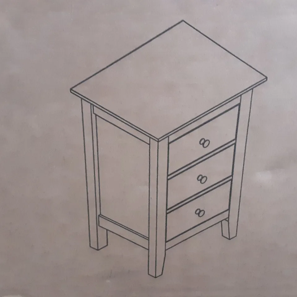 BOXED LYNTON 3 DRAWER BEDSIDE IN GREY - H71 X W49 X D40 CM 