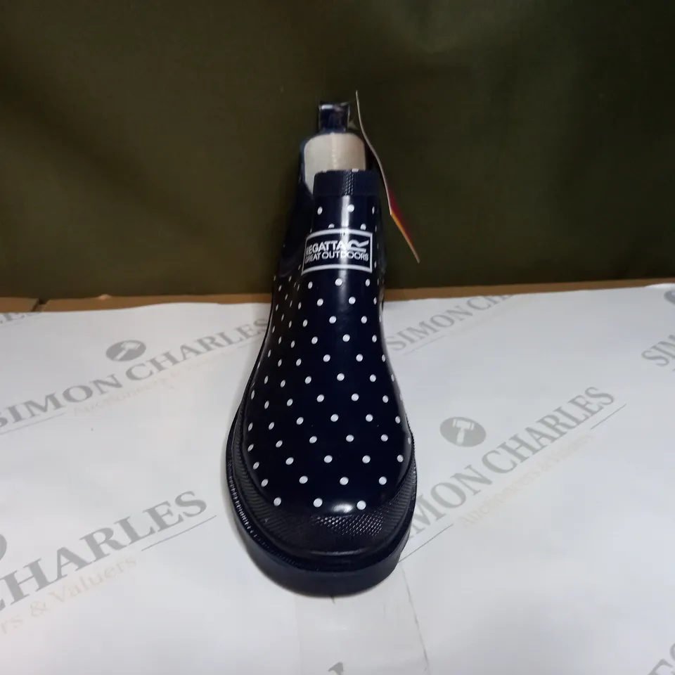 REGATTA LADY HARPER BOOTS SIZE 6