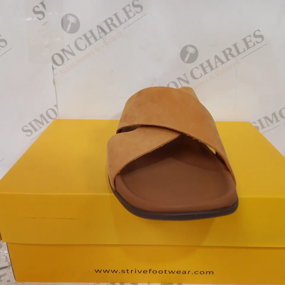 BOXED STRIVE PALMA SLIDER SANDALS SIZE 6