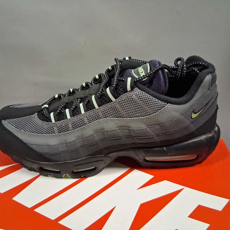 BOXED NIKE AIR MAX 95 SIZE 8.5