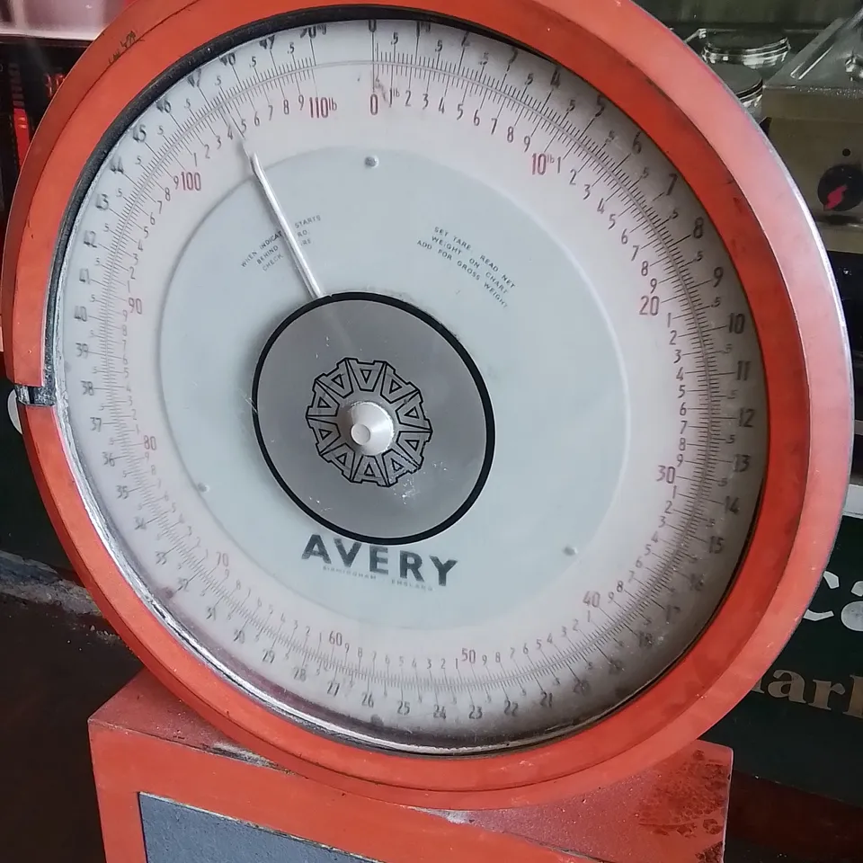 AVERY COMMERCIAL LARGE AVERAGE WEIGHING SCALE