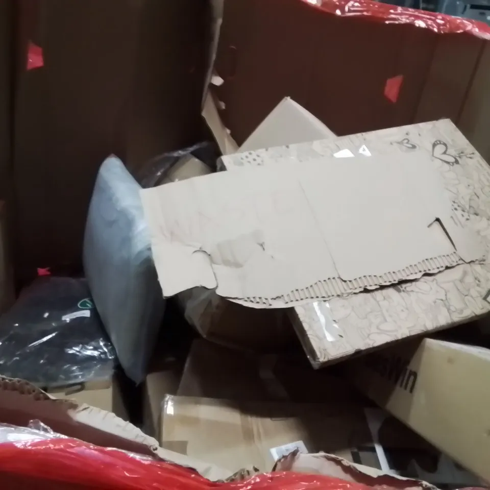 PALLET OF ASSORTED HOUSEHOLD GOODS AND PRODUCTS TO INCLUDE;PRAM,HEATED THROW,CAT LITTER BOX RAMP