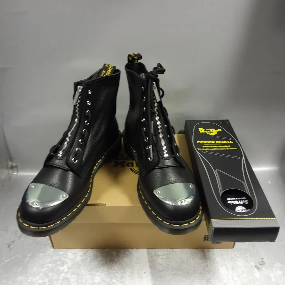 BOXED PAIR OF DR MARTENS TOE PLATE LUNAR ZIP UP LEATHER BOOT IN BLACK SIZE UK 11