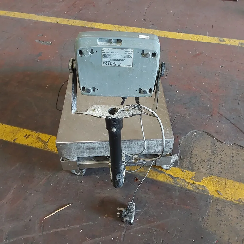 OHAUS DEFENDER 3000 T31P PORTABLE SCALE