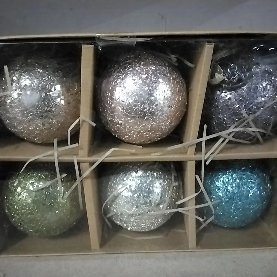 BOXED SET OF 6 OVERSIZED SEASONAL BAUBLES 