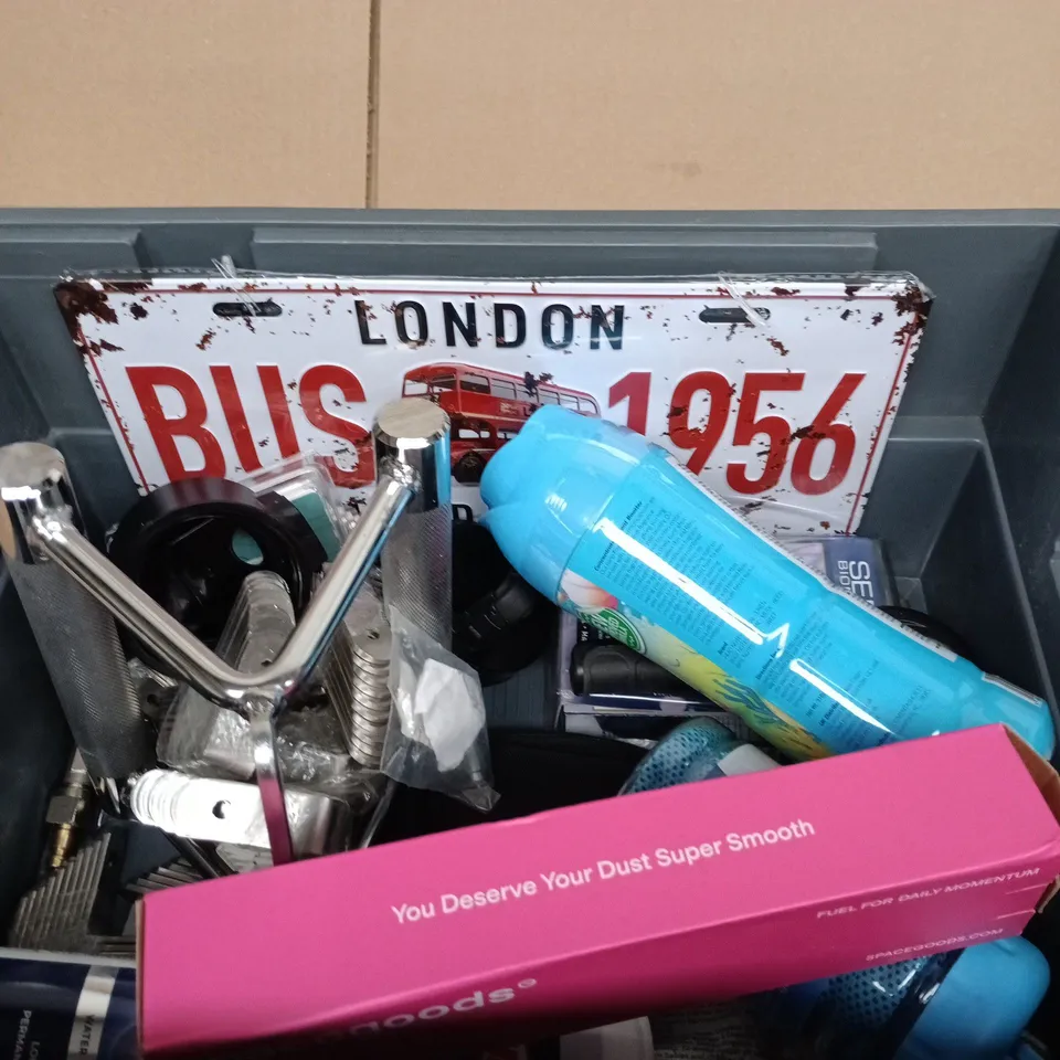 BOX OF APPROXIMATELY 10 ASSORTED GOODS INCLUDING SPACEGOODS FROTHER, YASS CLEAN SCENT BOOSTERS AND COOL TOWEL