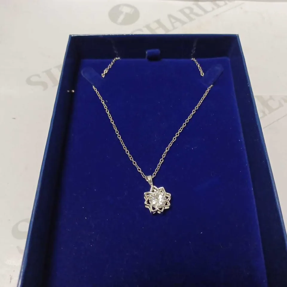 INDULGENCE SILVER EFFECT STAR PENDANT CHAIN LINK NECKLACE