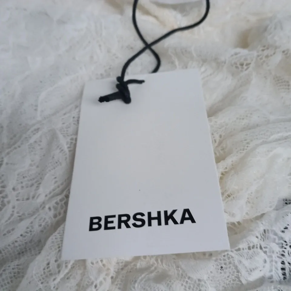 BERSHKA WOMEN'S WHITE LACE TOP – UK XS (US XS)