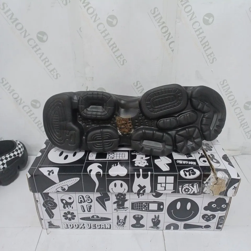 KOI FOOTWEAR MENS BLACK FORMATION CHEQUERED ATOMIC TRAINERS SIZE 11